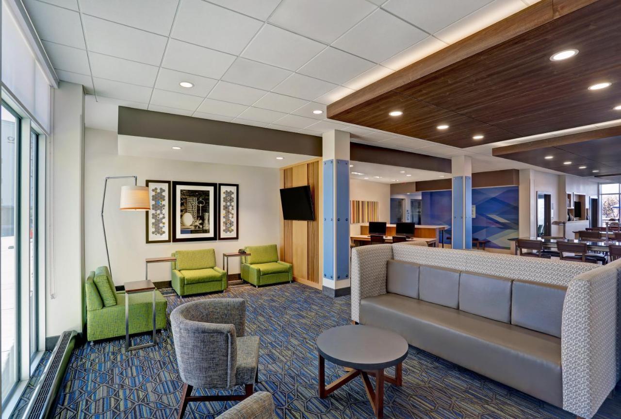 Holiday Inn Express & Suites - Lenexa - Overland Park Area By Ihg Exterior photo