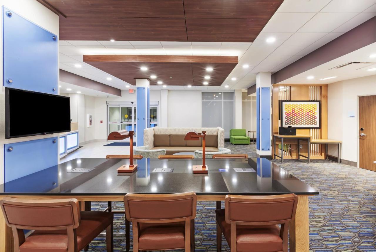 Holiday Inn Express & Suites - Lenexa - Overland Park Area By Ihg Exterior photo