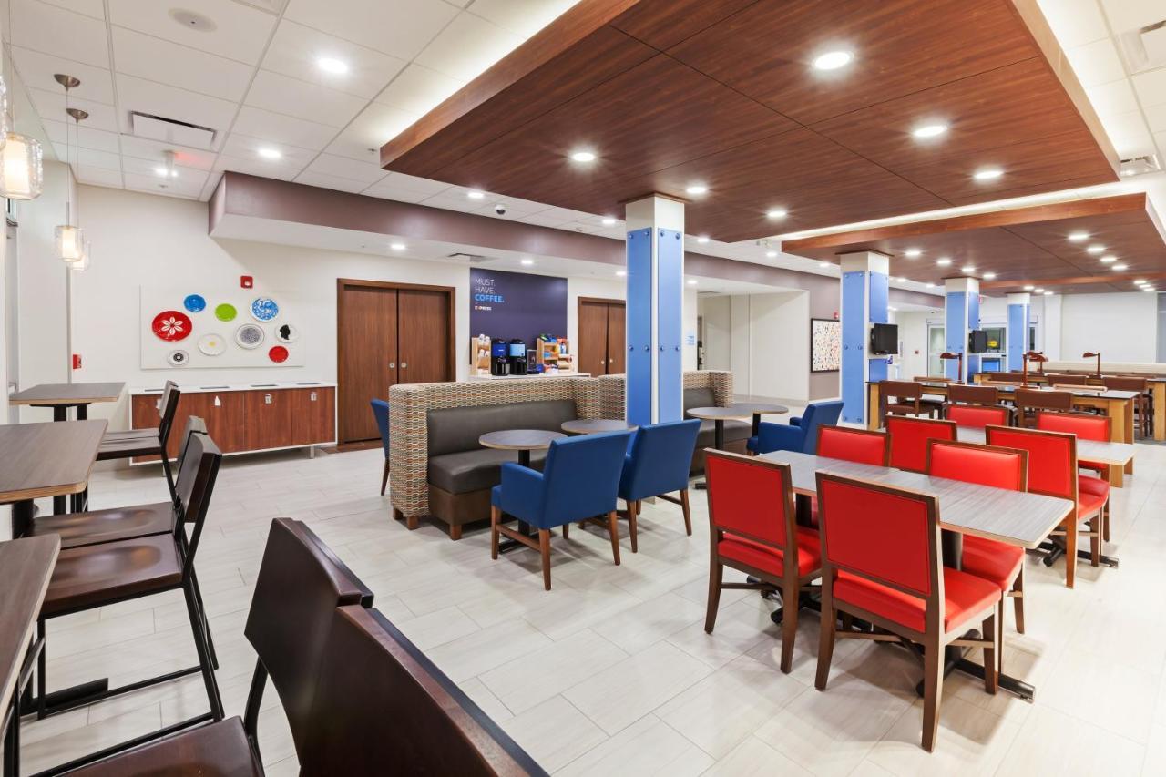 Holiday Inn Express & Suites - Lenexa - Overland Park Area By Ihg Exterior photo