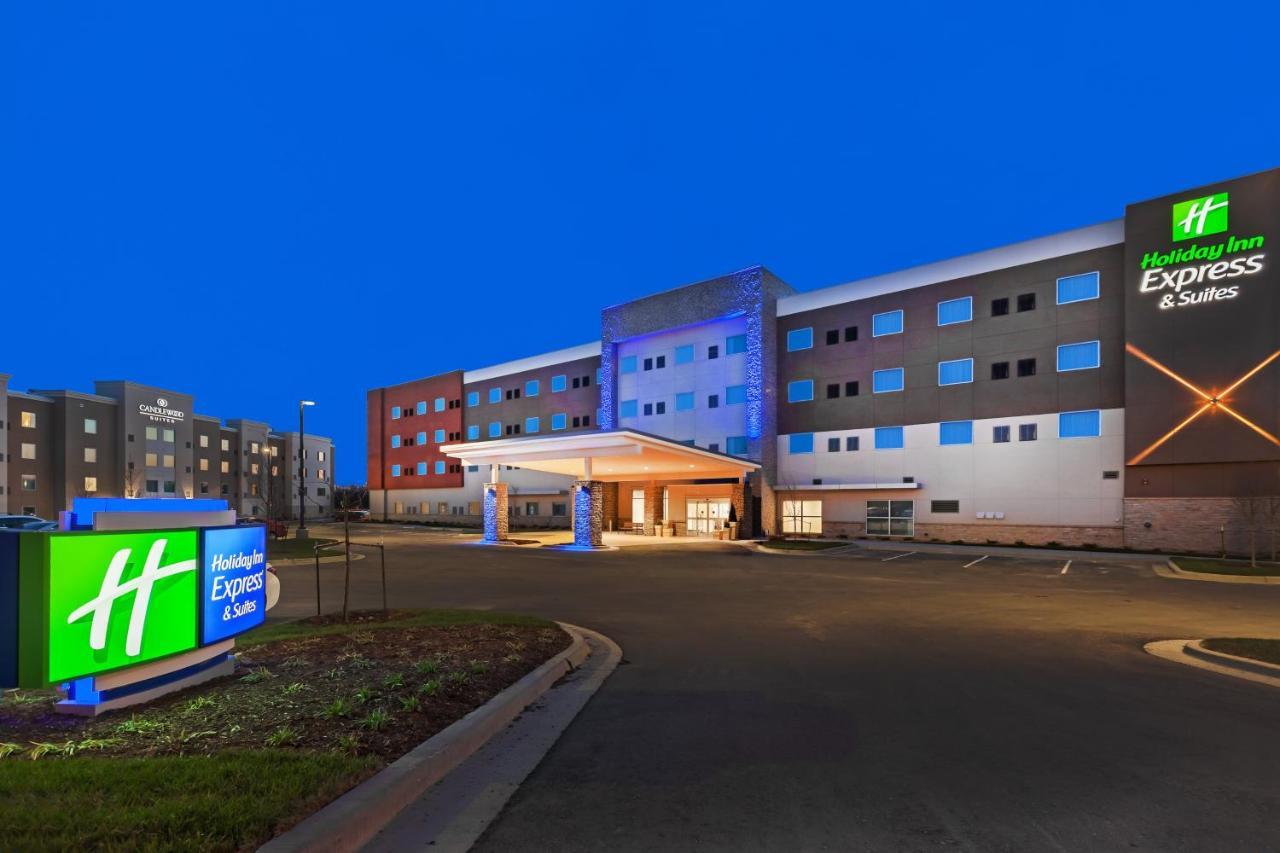Holiday Inn Express & Suites - Lenexa - Overland Park Area By Ihg Exterior photo