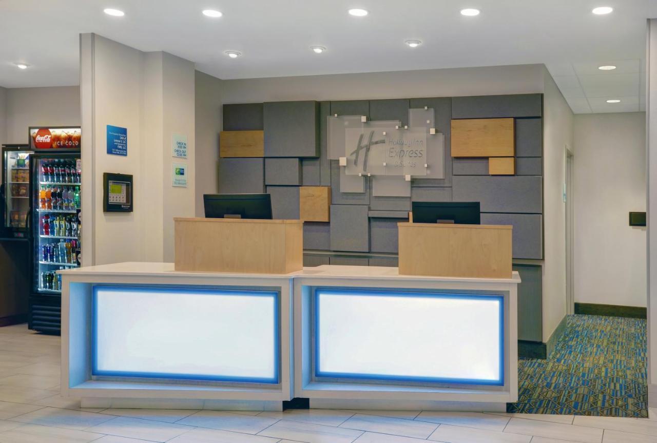 Holiday Inn Express & Suites - Lenexa - Overland Park Area By Ihg Exterior photo