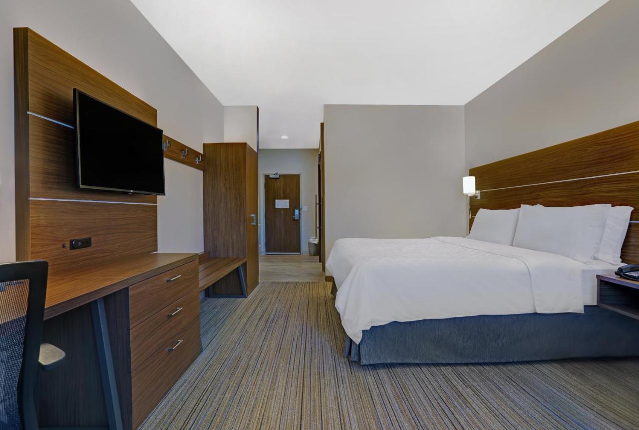Holiday Inn Express & Suites - Lenexa - Overland Park Area By Ihg Exterior photo
