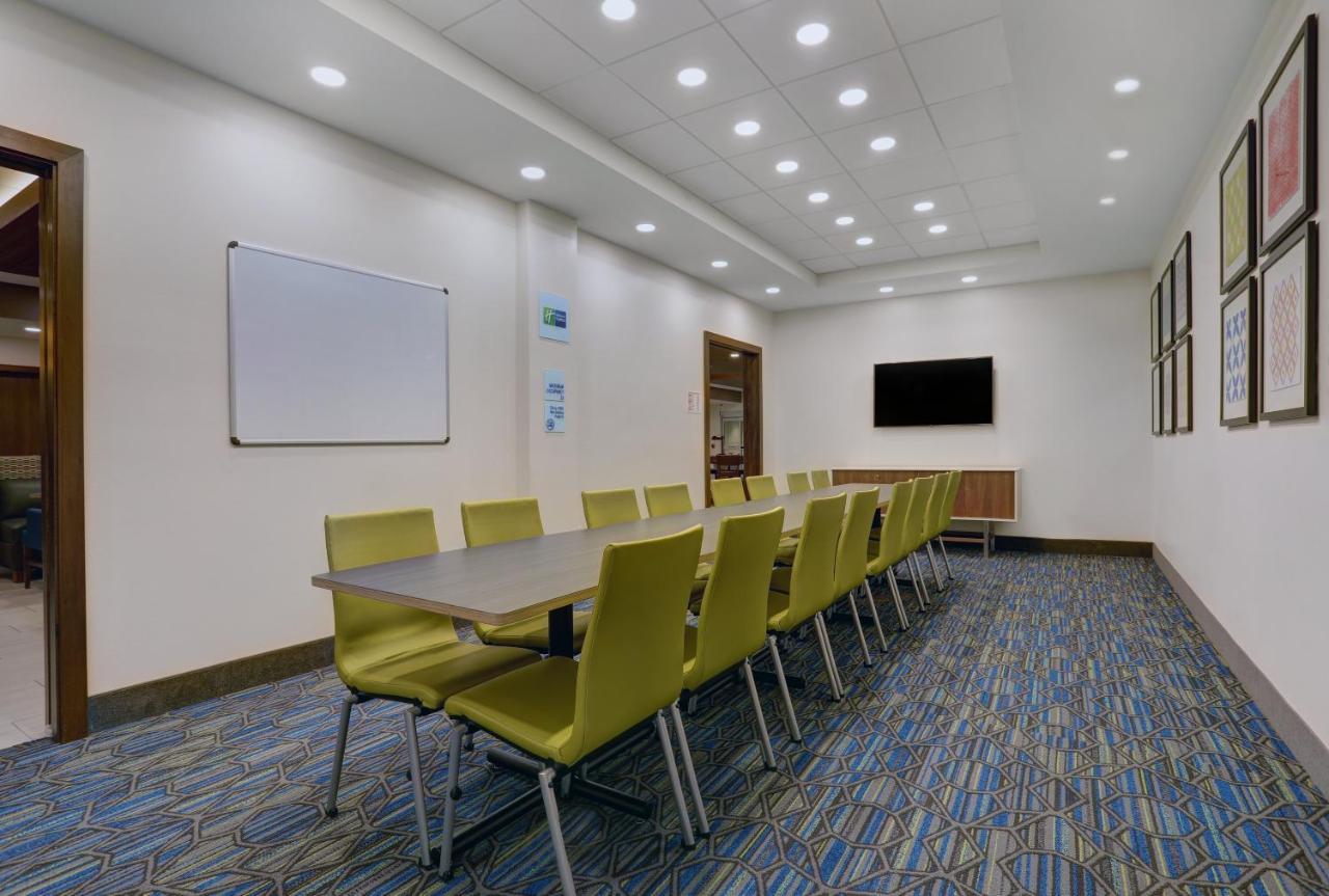 Holiday Inn Express & Suites - Lenexa - Overland Park Area By Ihg Exterior photo