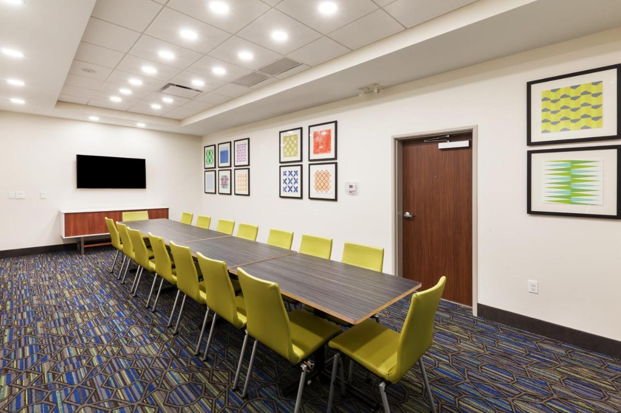Holiday Inn Express & Suites - Lenexa - Overland Park Area By Ihg Exterior photo