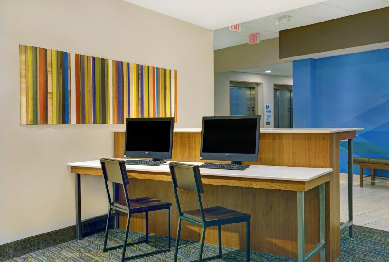Holiday Inn Express & Suites - Lenexa - Overland Park Area By Ihg Exterior photo