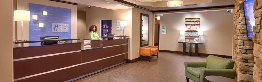 Holiday Inn Express & Suites - Lenexa - Overland Park Area By Ihg Exterior photo