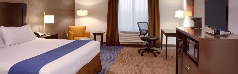 Holiday Inn Express & Suites - Lenexa - Overland Park Area By Ihg Exterior photo