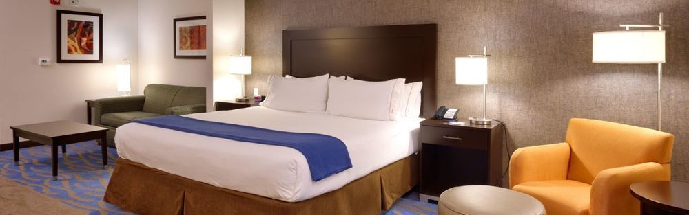 Holiday Inn Express & Suites - Lenexa - Overland Park Area By Ihg Exterior photo