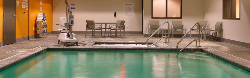 Holiday Inn Express & Suites - Lenexa - Overland Park Area By Ihg Exterior photo