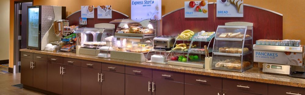 Holiday Inn Express & Suites - Lenexa - Overland Park Area By Ihg Exterior photo