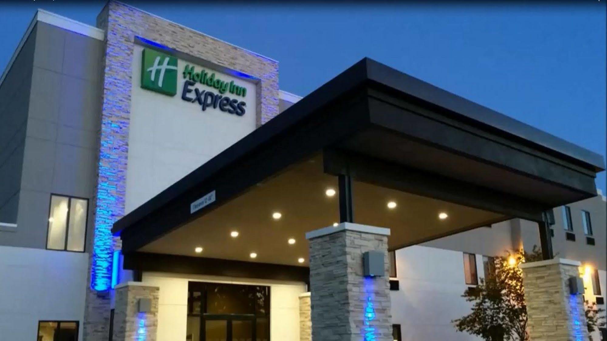 Holiday Inn Express & Suites - Lenexa - Overland Park Area By Ihg Exterior photo