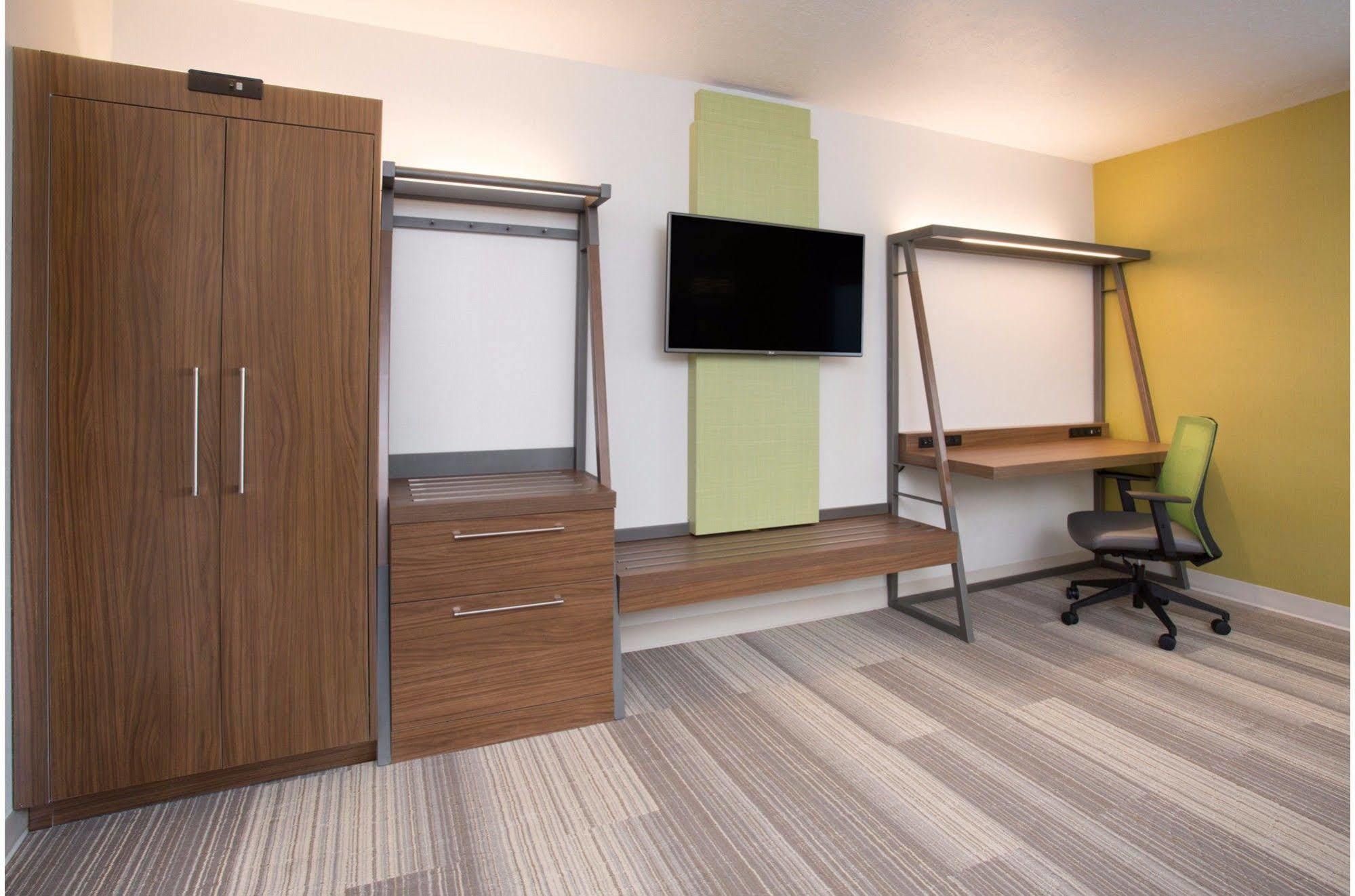 Holiday Inn Express & Suites - Lenexa - Overland Park Area By Ihg Exterior photo
