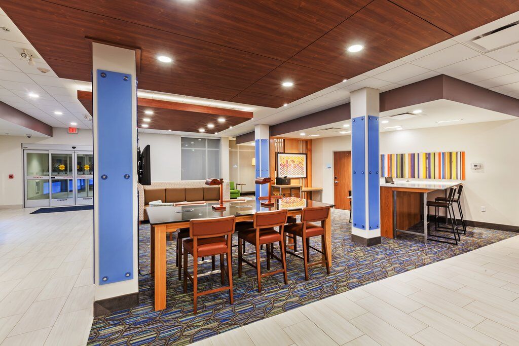 Holiday Inn Express & Suites - Lenexa - Overland Park Area By Ihg Exterior photo