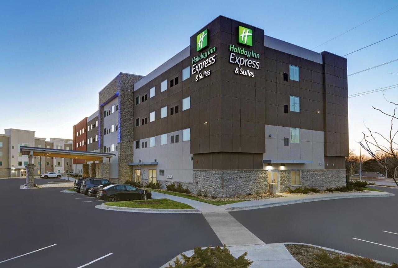 Holiday Inn Express & Suites - Lenexa - Overland Park Area By Ihg Exterior photo