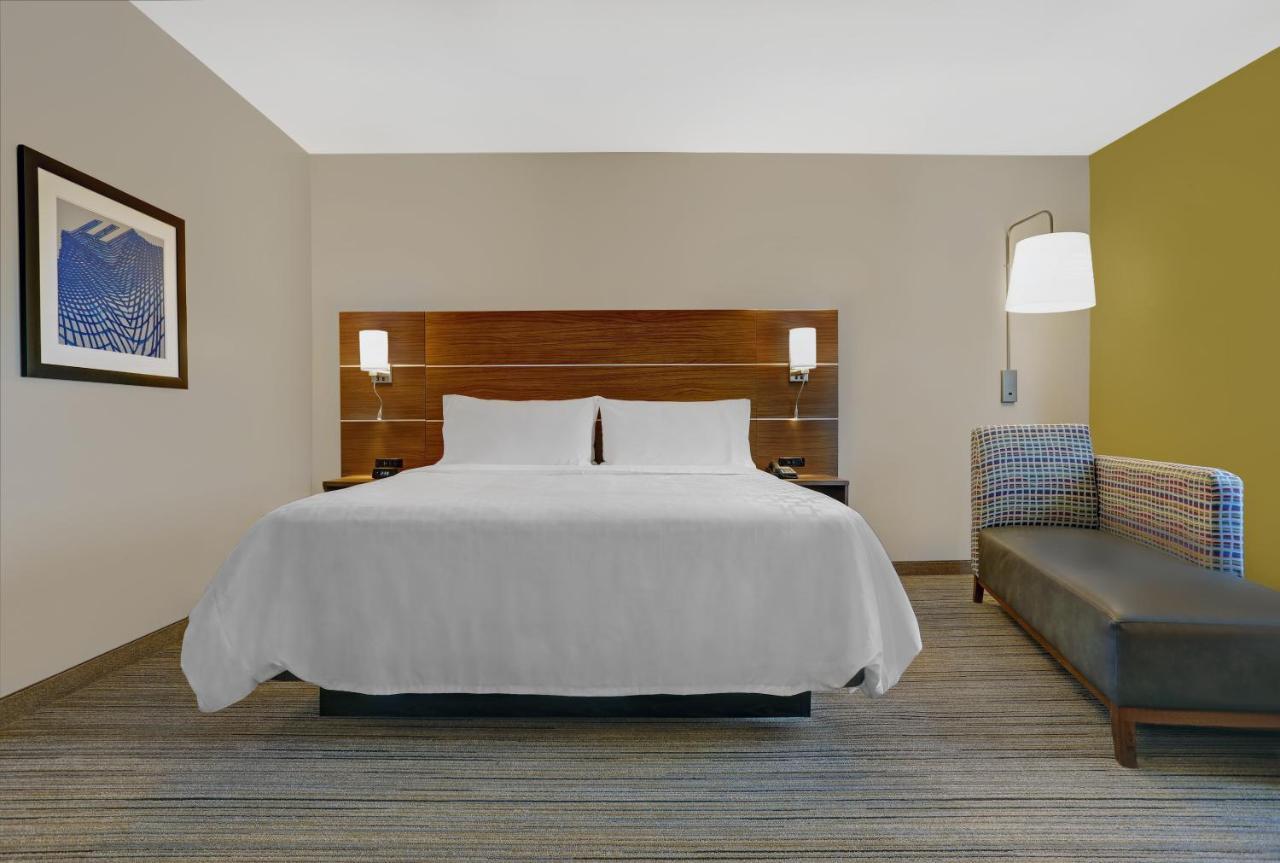 Holiday Inn Express & Suites - Lenexa - Overland Park Area By Ihg Exterior photo